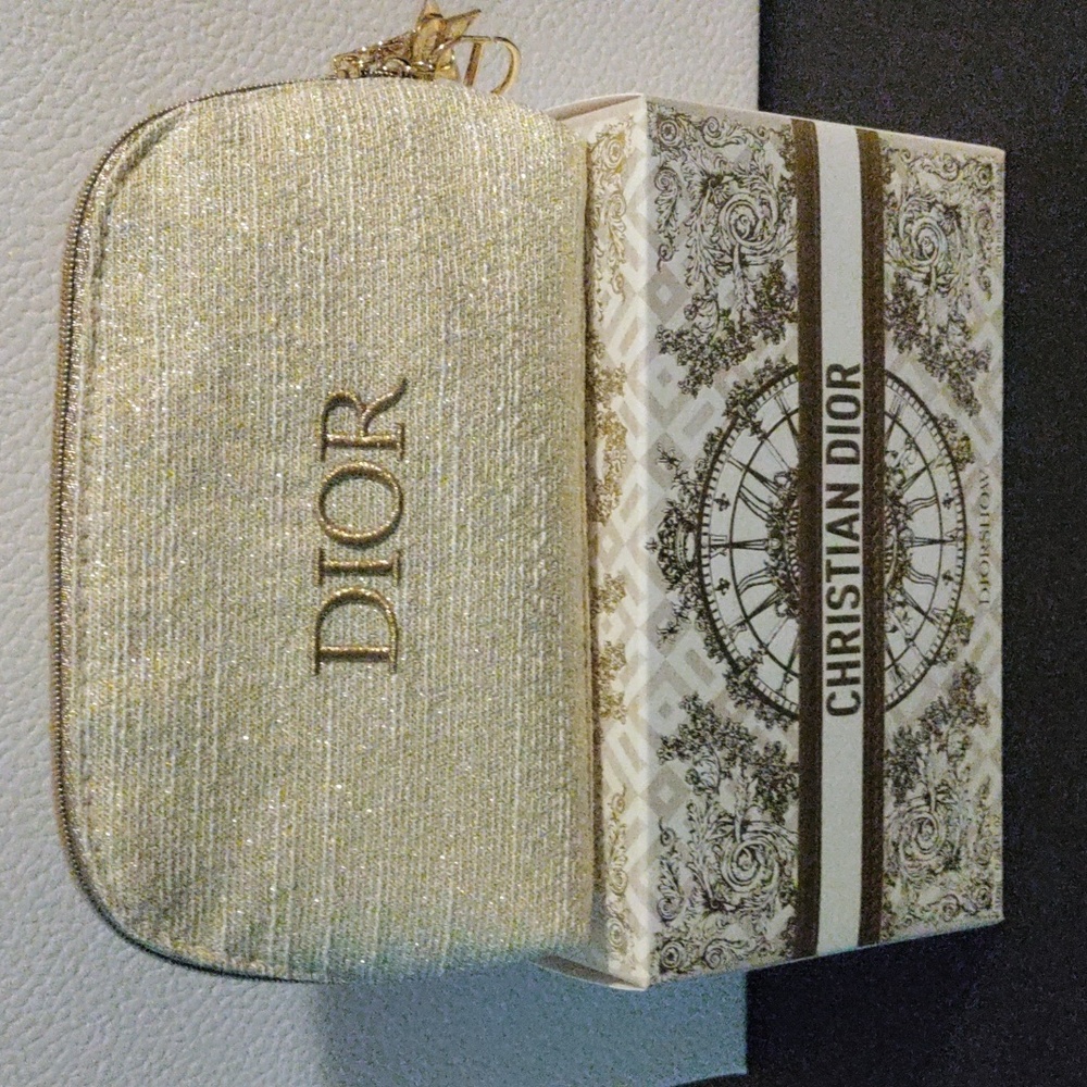 Dior [2024] Edition Beauty  Bag .( N.I.B.)